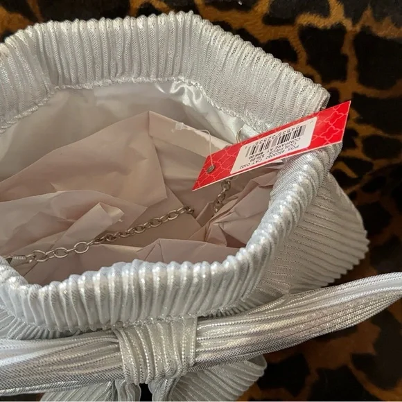 Kelly & Katie Silver Bow Clutch - Picture 3 of 6